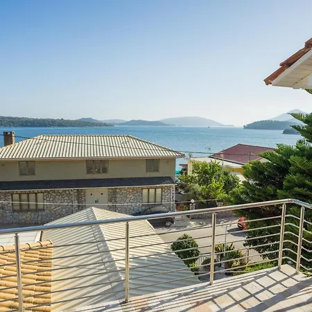 Oikia Demetria Lefkas Case de vacanță *